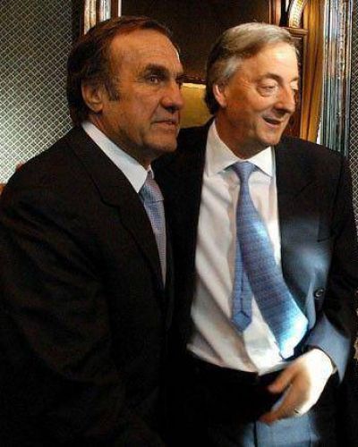 Reutemann critic� la presi�n fiscal al campo y puso reparos a una alianza con Rossi