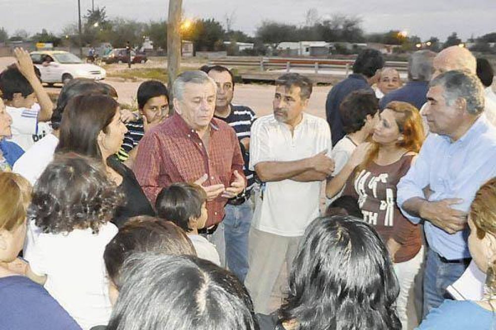 Infante se reuni� con vecinos del barrio Ej�rcito Argentino