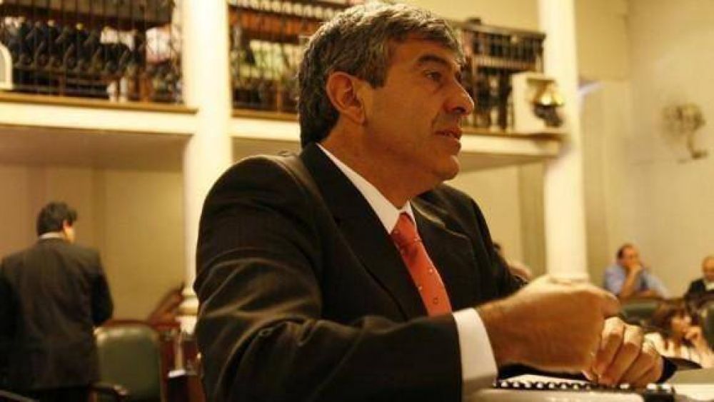 Sisto Ter�n opin� que las trabas a la reelecci�n �fomentan el nepotismo�