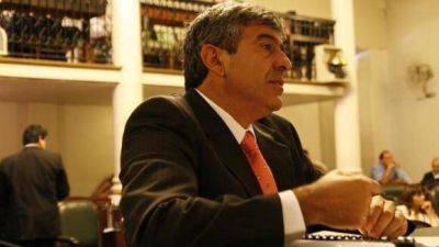 Sisto Ter�n opin� que las trabas a la reelecci�n �fomentan el nepotismo�