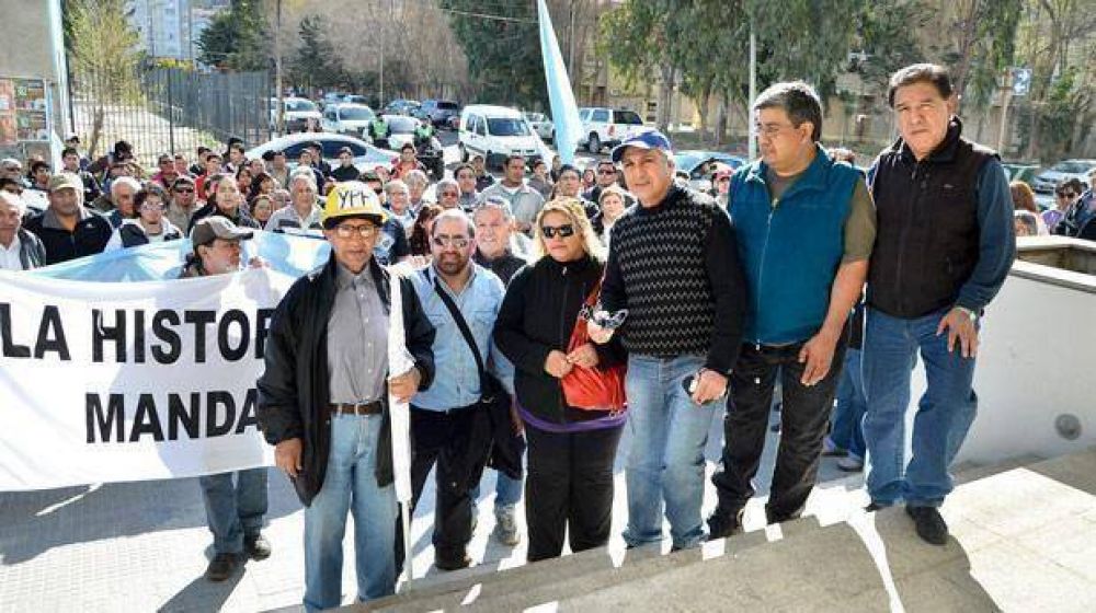 Cretini recibi� a los ex ypefianos