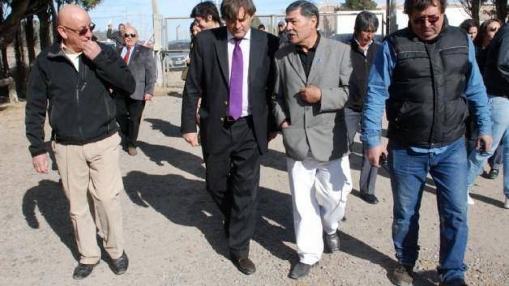 P�rez Cat�n recorri� las instalaciones de Tendlarz