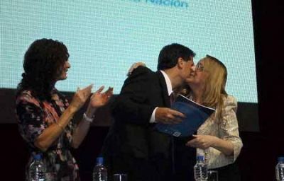 Alicia Kirchner trajo m�s de 2.000 millones en programas sociales 