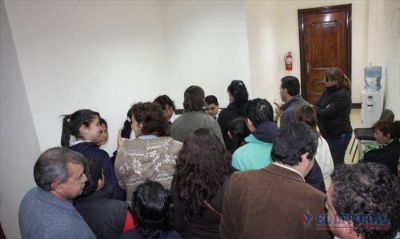 Okupas independientes del Pirayu� se reunir�n con delegados del Gobernador