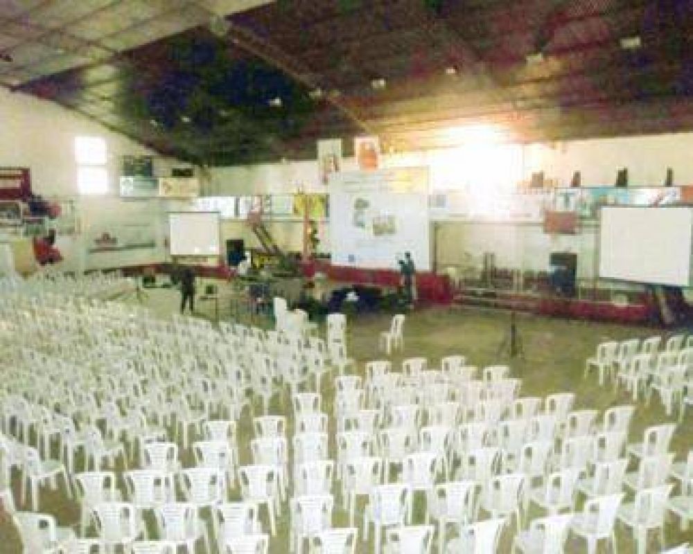 En el gimnasio de Rocamora comienza el Congreso de Educaci�n
