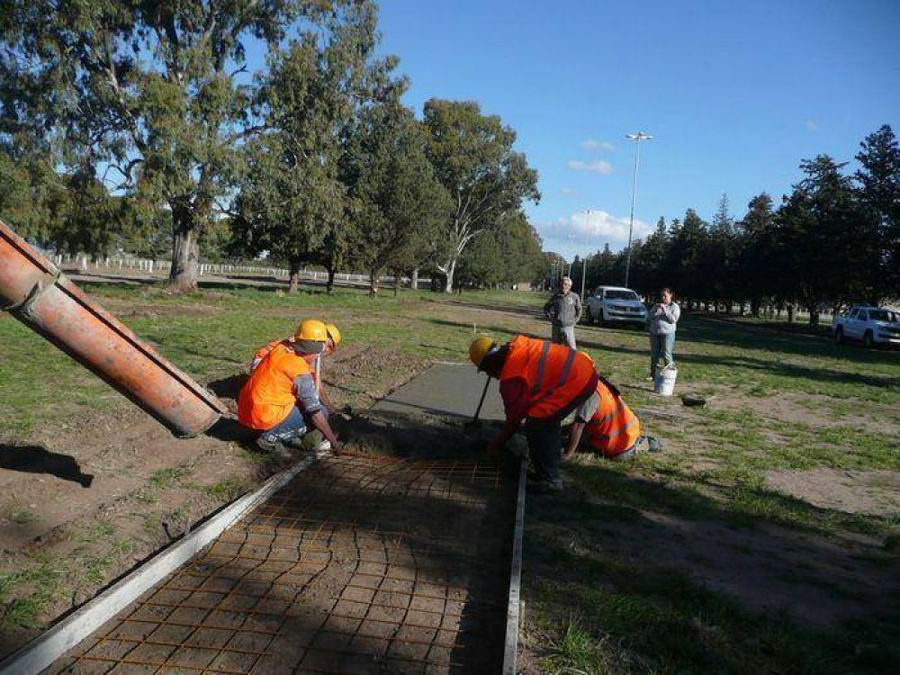 Construcci�n de la pista de salud en el Parque Lineal