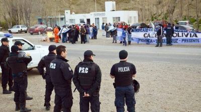 Municipales de Caleta amenazan con cortar ruta 3 si no les pagan sueldos