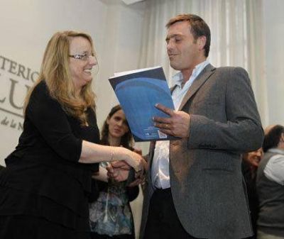 Organizaciones Sociales recibieron fondos de microcr�dito