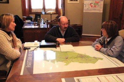 El Intendente entreg� subsidio al Jard�n 902