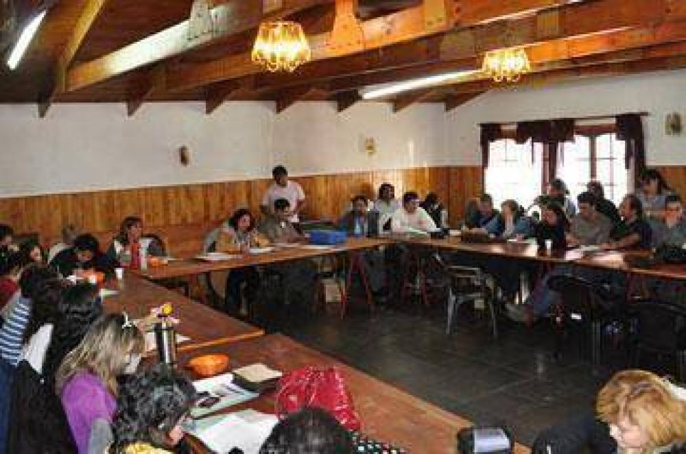 Docentes en congreso determinan acciones a seguir