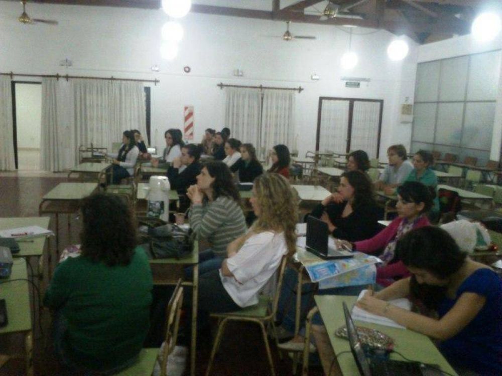 Suteba brindo charla informativa en el ISFD Nro. 16