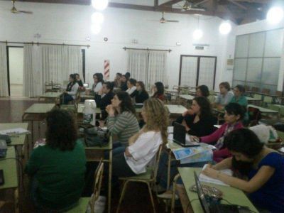Suteba brindo charla informativa en el ISFD Nro. 16