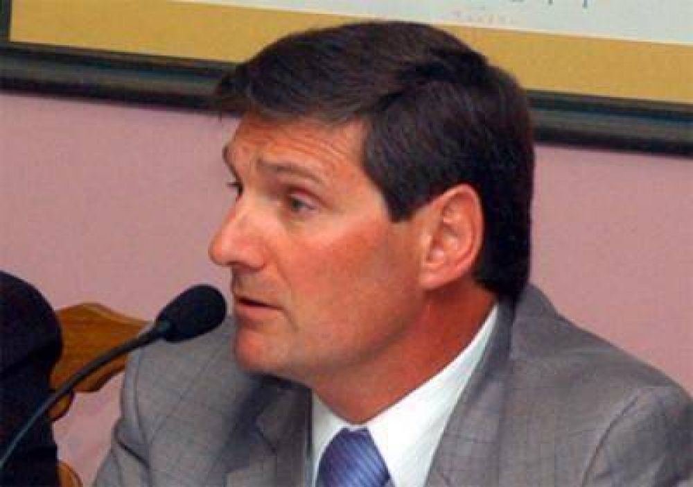  Fern�ndez pidi� tener "poder de polic�a" contra los canales clandestinos en los campos provinciales