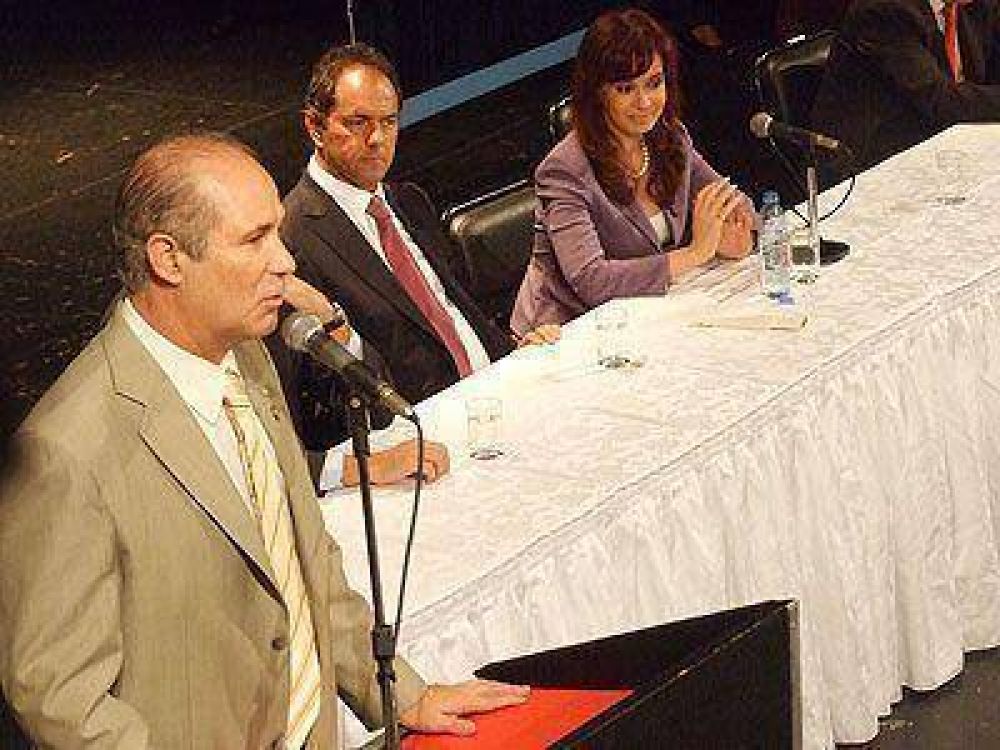  AVELLANEDA | JUNTO AL INTENDENTE    Cristina anunci� varias obras y encabez� un encuentro de mujeres militantes