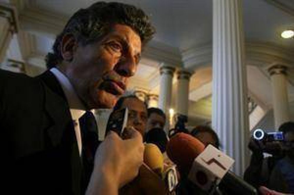 Chacho Alvarez dice haber tenido "certeza" de los sobornos en el Senado