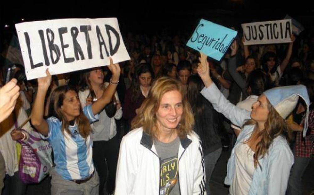 Unas 2500 personas se movilizaron en Pilar en protesta contra el gobierno K