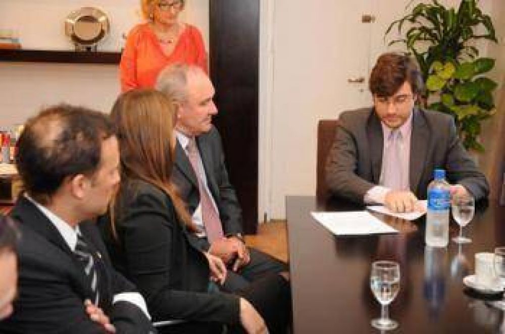 El Municipio firm� un convenio para fomentar el empleo local