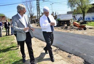 Trabajos de pavimentaci�n para terminar con las calles de tierra