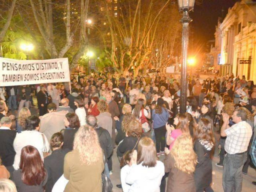 Cacerolazo en el centro de Quilmes