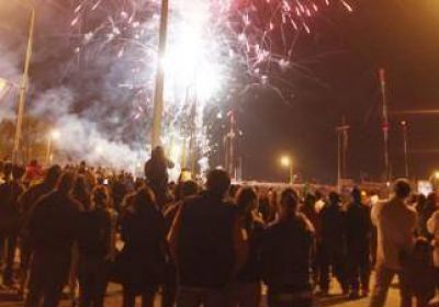 Piedrazos y botellazos opacaron el cierre de los festejos en la ciudad 