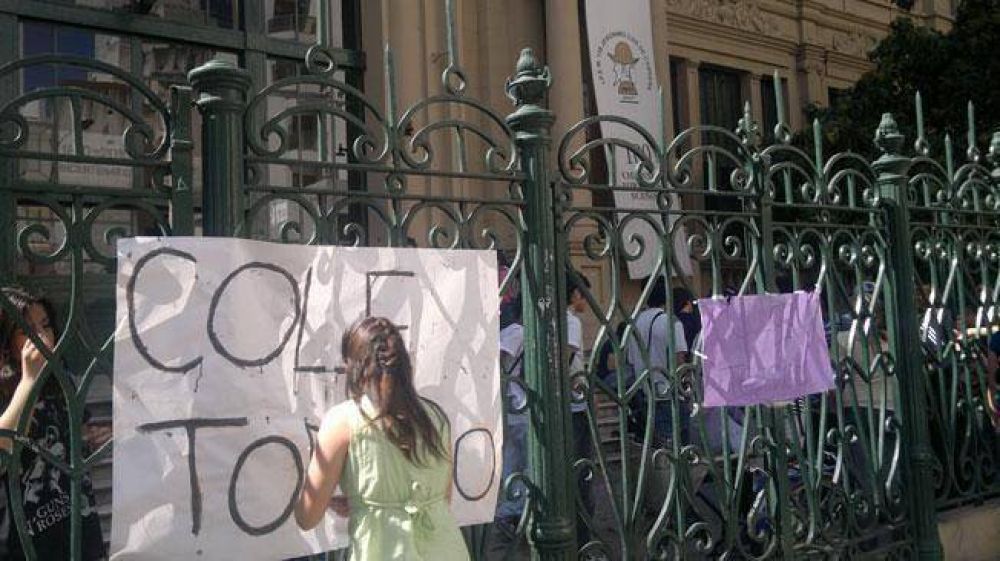 Levantaron la toma del colegio Jer�nimo Luis de Cabrera