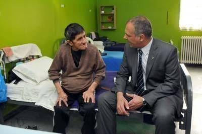 Buzzi: �Debemos darles contenci�n a nuestros mayores"