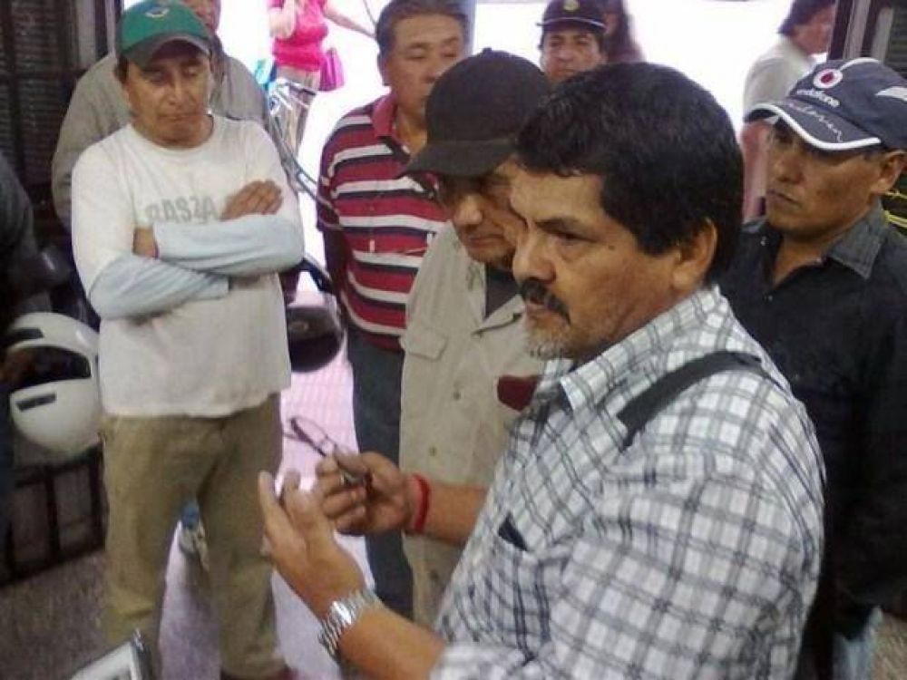 Obreros exigen el pago por obras provinciales