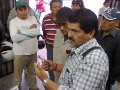 Obreros exigen el pago por obras provinciales