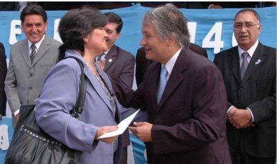 Entrega de recursos y elementos a instituciones en Los Sauces