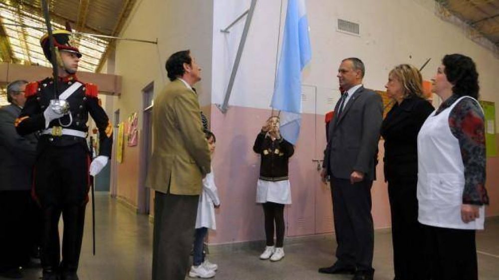 El gobernador particip� de la presentaci�n del Museo Itinerante del General San Mart�n