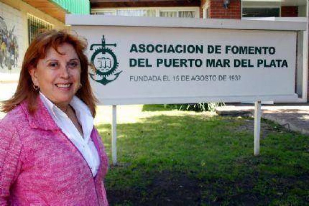 Fomentistas del Puerto donan 12 motos para la Direcci�n de Transito Municipal