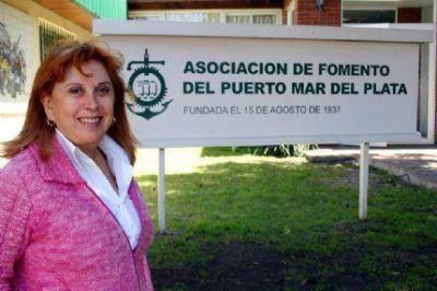Fomentistas del Puerto donan 12 motos para la Direcci�n de Transito Municipal