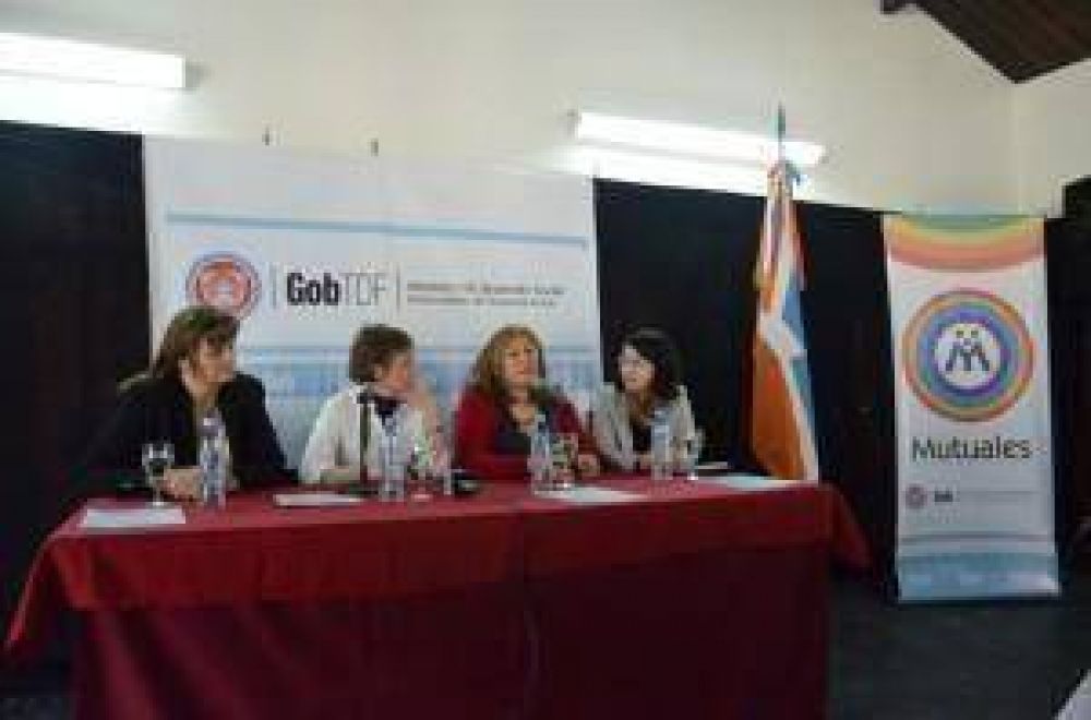 La Gobernadora R�os particip� de la apertura del Primer Encuentro Provincial de Mutuales Fueguinas