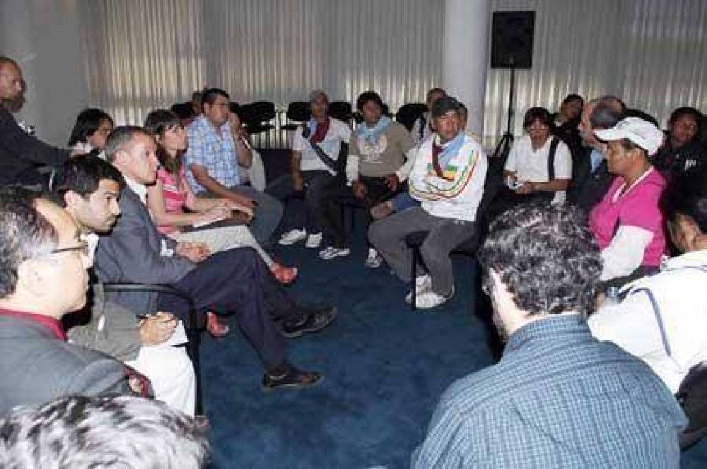 Pedrini recibi� a dirigentes que encabezaron la protesta en la plaza 