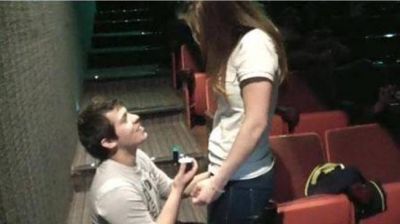 Un cordob�s interrumpi� una pel�cula en el cine para pedirle casamiento a su novia