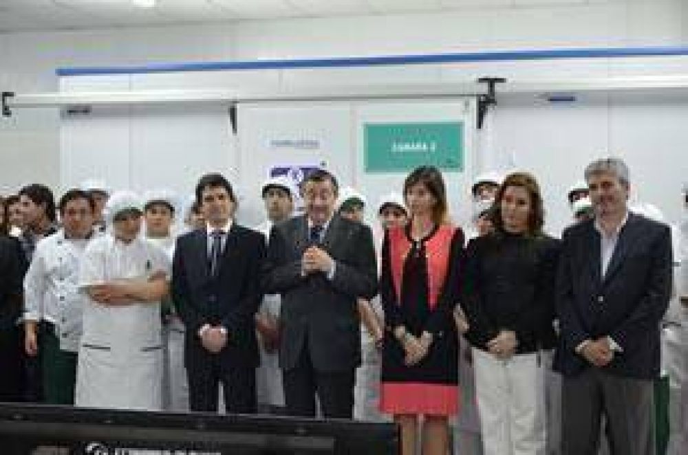 Una nueva f�brica para cumplir con Lama Pascua