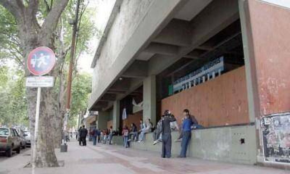 Alta adhesi�n al paro en los colegios dependientes de la UNCuyo