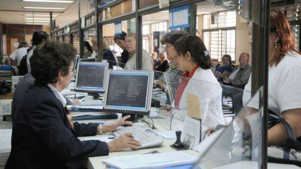 Son docentes, se jubilan y no encuentran obra social
