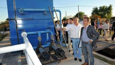 Urribarri inaugur� obras y entreg� casas en Ceibas