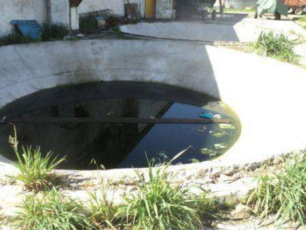 Un ni�o de diez a�os casi se ahoga en los pozos de silos que se est�n desmantelando