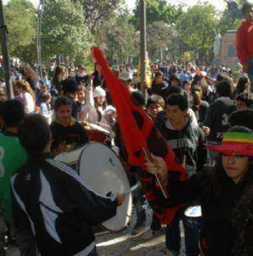 Las estudiantinas deber�n llegar a su fin a la hora cero