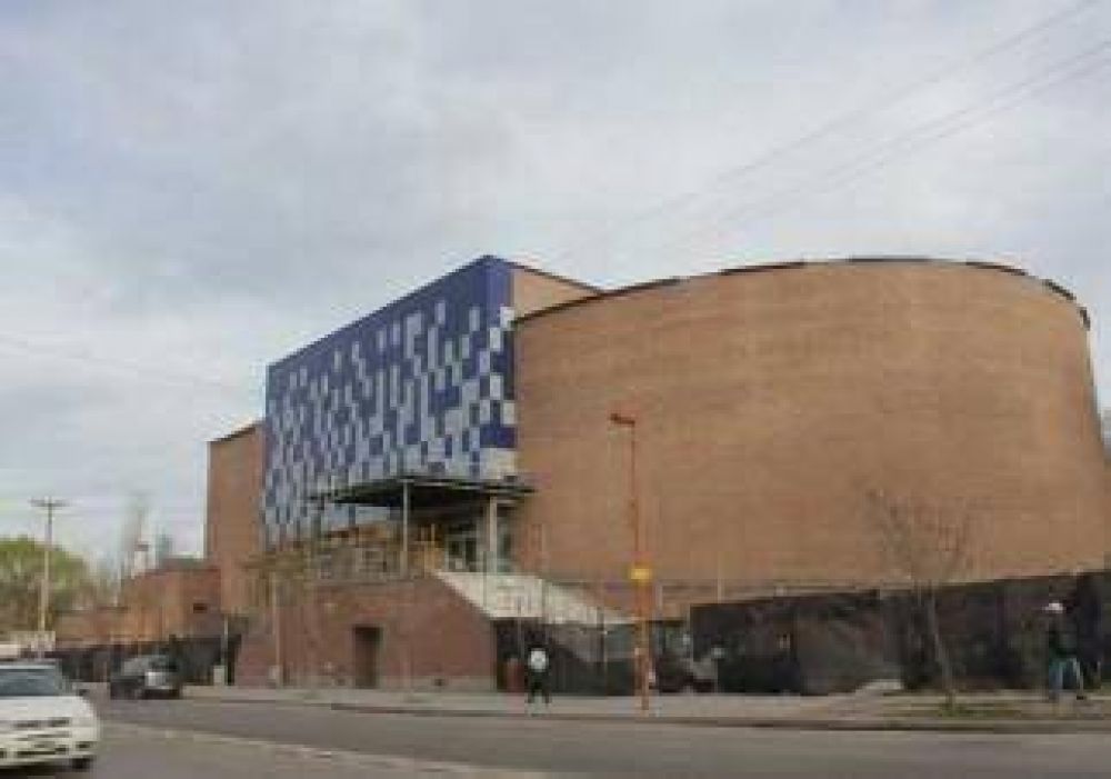Provincia terminar�a las obras faltantes del Centro de Espect�culos 