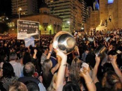 Vecinos de Tres Arroyos adhirieron anoche al "cacerolazo"