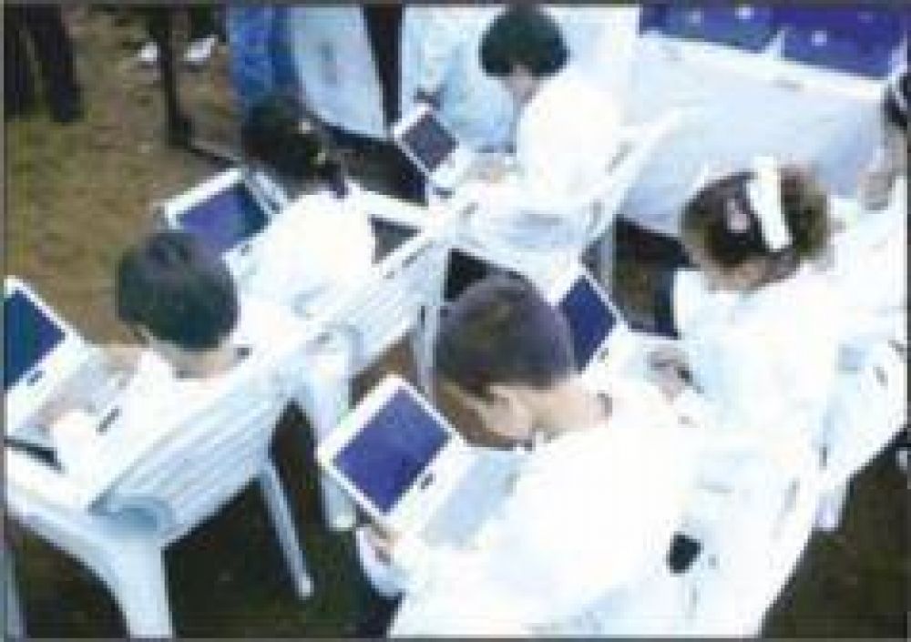 Conectar Igualdad acompa�ar� a alumnos y docentes en Jard�n Am�rica y Puerto Iguaz�