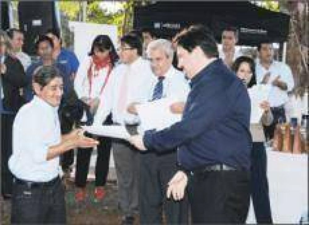 Closs: �inaugurando viviendas rurales le damos calidad y dignidad a la vida del agricultor�