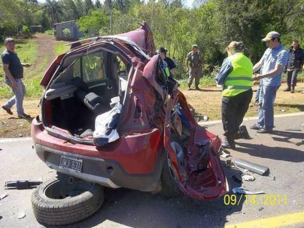 En brutal triple choque en Puerto Leoni murieron tres j�venes turistas chaque�os