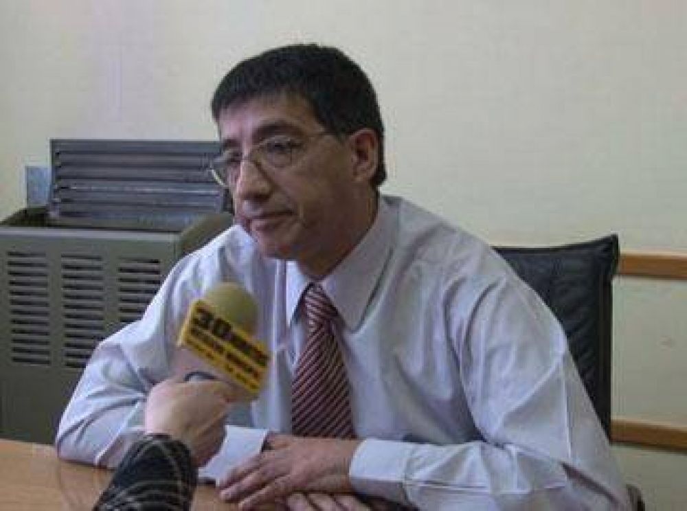 Ampuero defiende aumento salarial para sus empleados