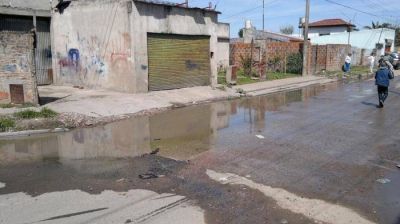 Reclaman hace meses por una perdida de agua