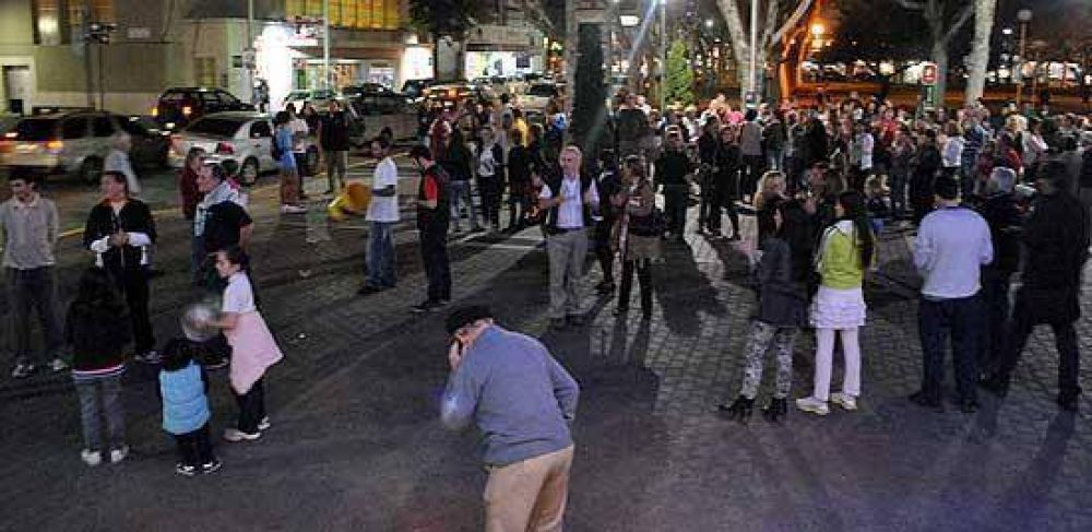 M�s de 200 olavarrienses repudiaron las medidas del gobierno de Cristina Fern�ndez