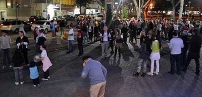 M�s de 200 olavarrienses repudiaron las medidas del gobierno de Cristina Fern�ndez